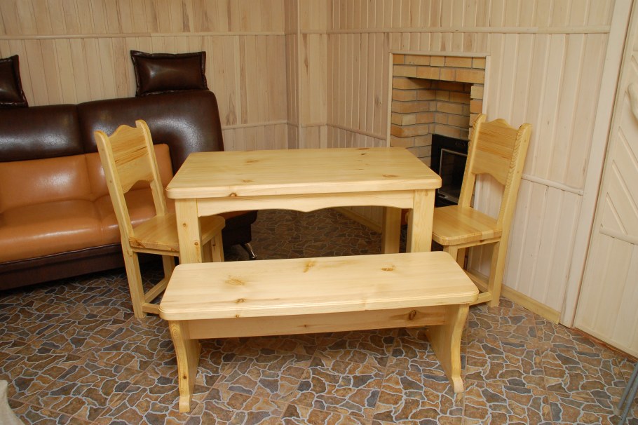 Стол в баню из дерева