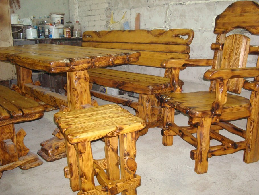 Стол под старину из дерева