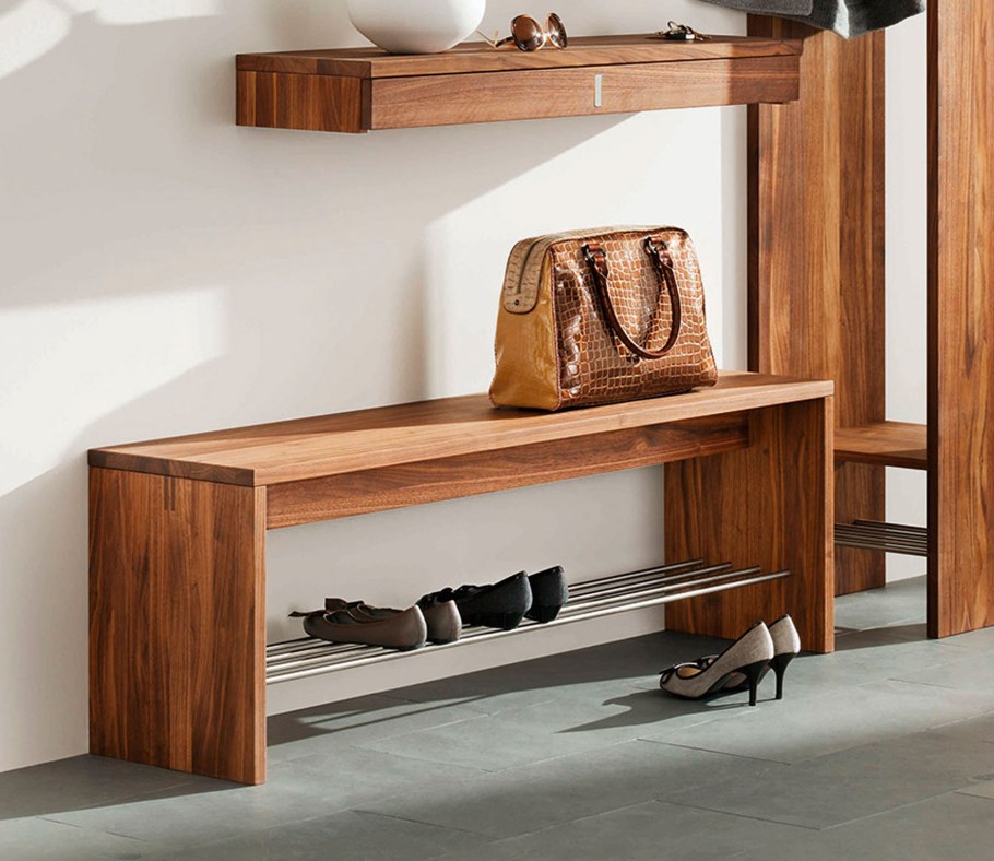 Прихожая из старой двери