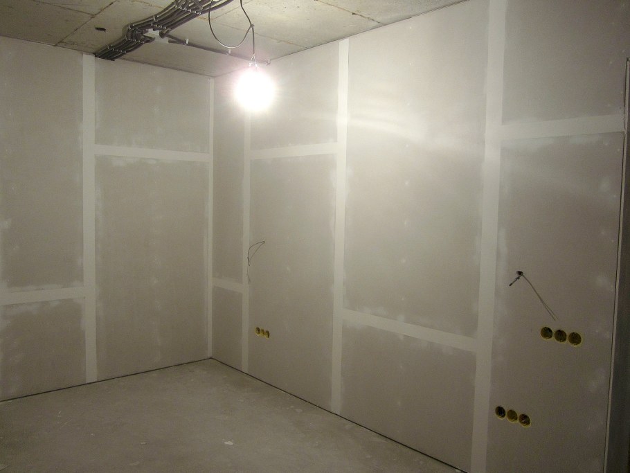 Отделка перегородки из гипсокартона