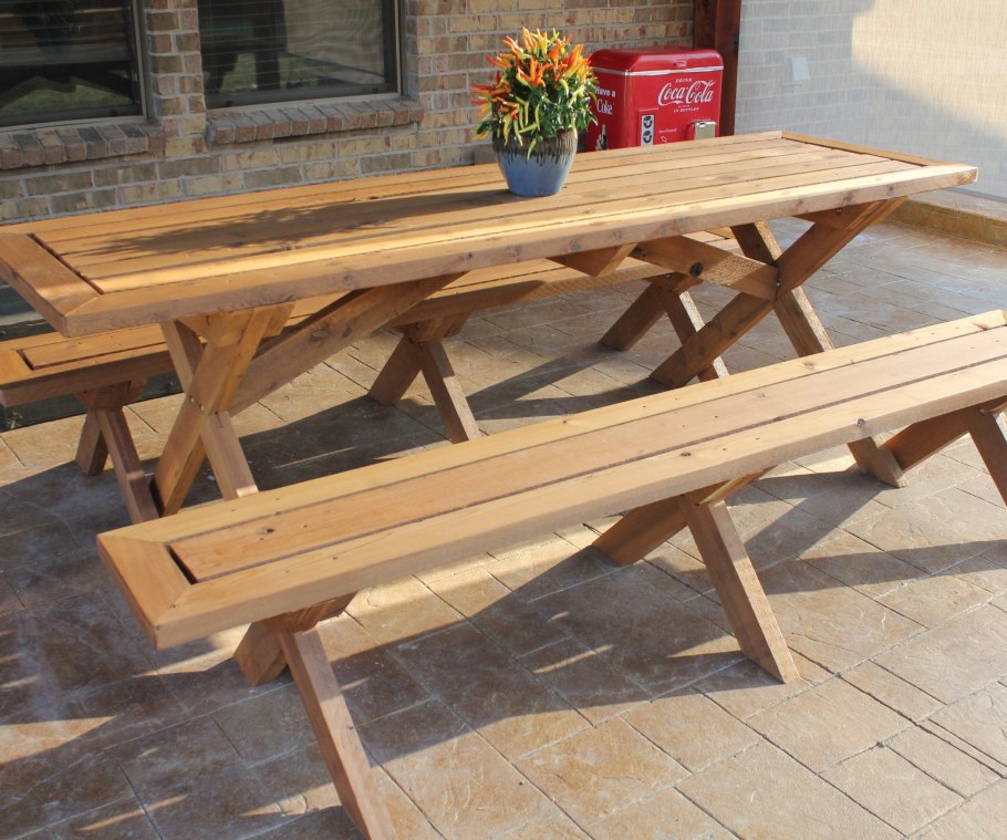 Стол садовый деревянный