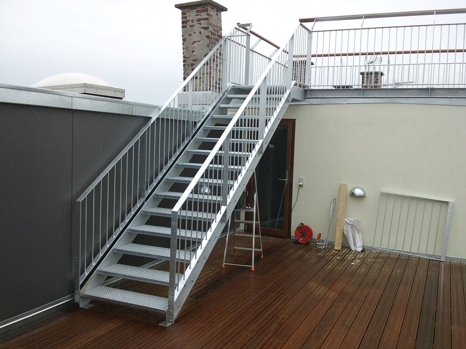 Лестница металлическая уличная