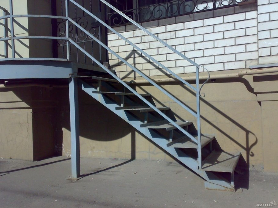 Металлическая пожарная лестница лс-122