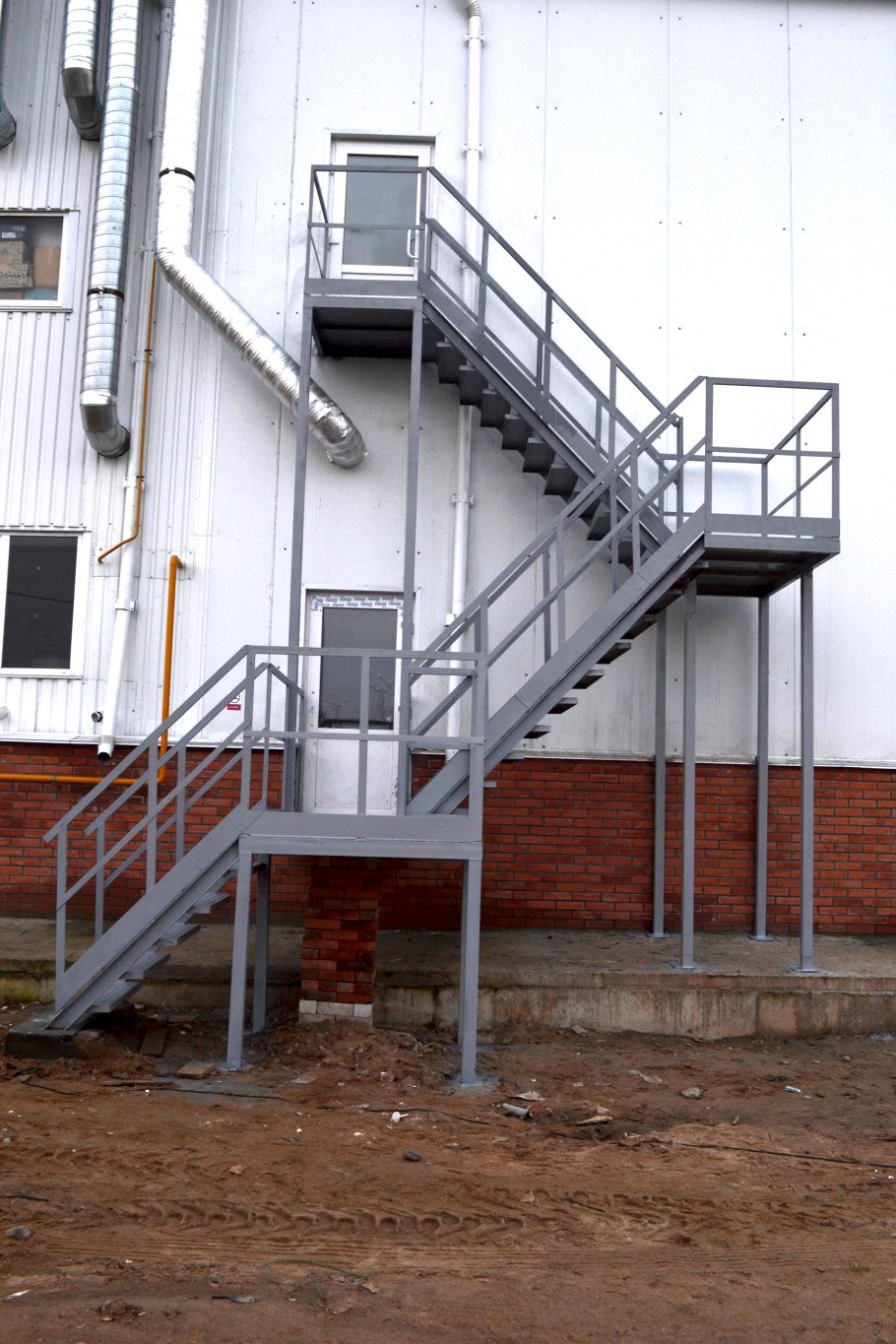 Лестница металлическая производственная