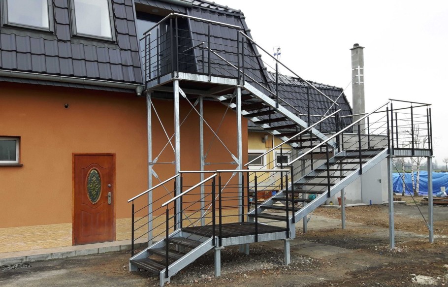 Пожарная лестница из металл 4м