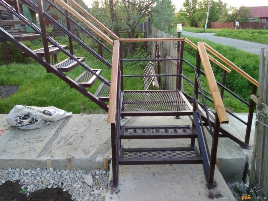 Лестница из металла