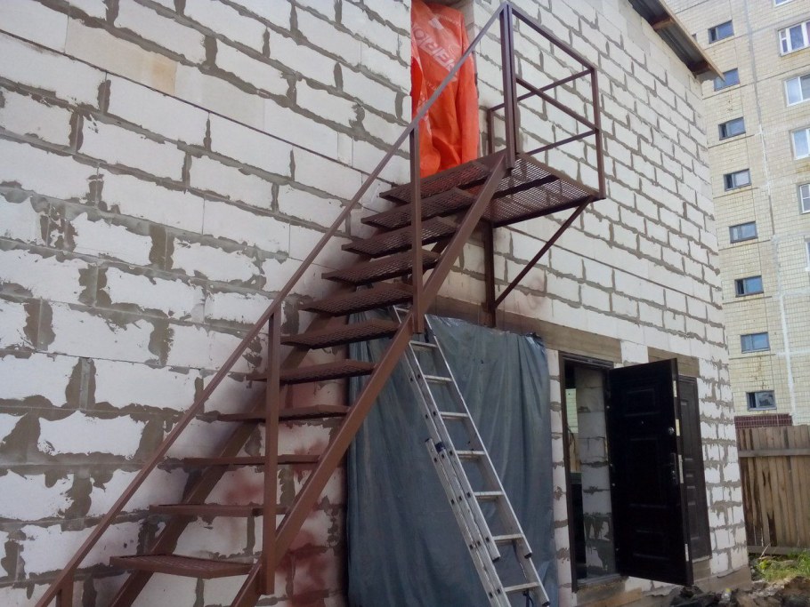 Лестница пожарная металлическая одномаршевая