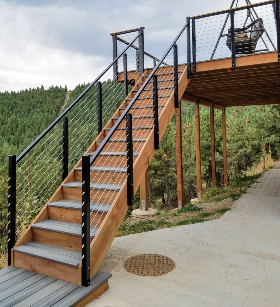 Пожарная лестница двухмаршевая