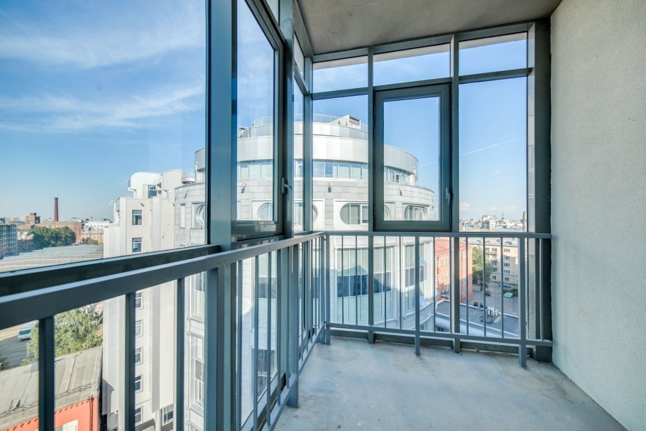 Стеклянный балкон