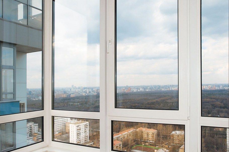 Французское остекление балкона Рехау