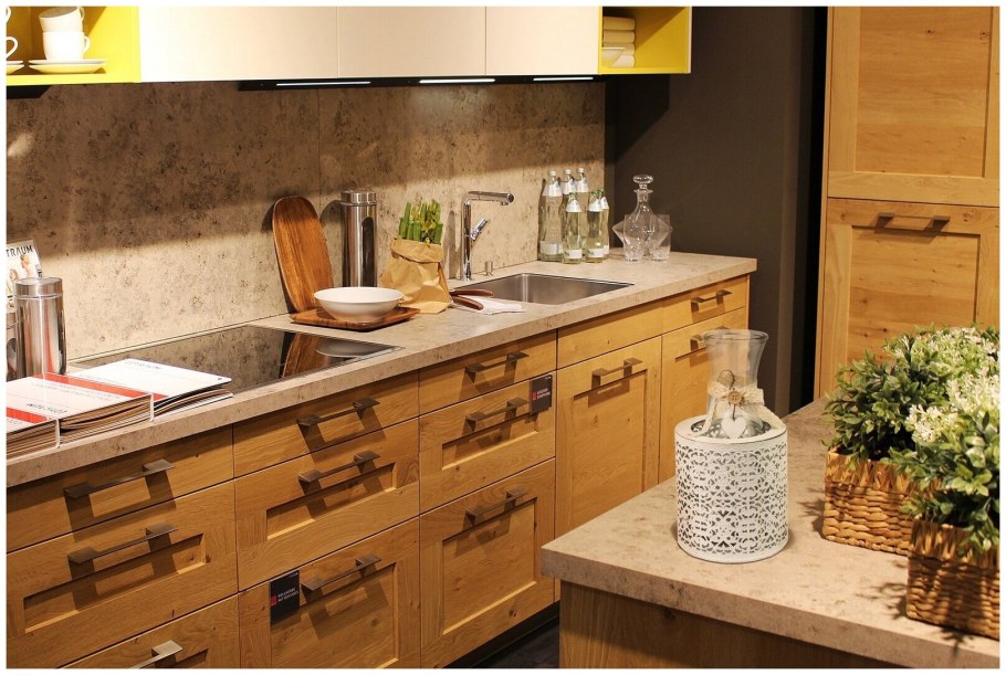 С какими цветами фасадов гармонирует столешница из дерева