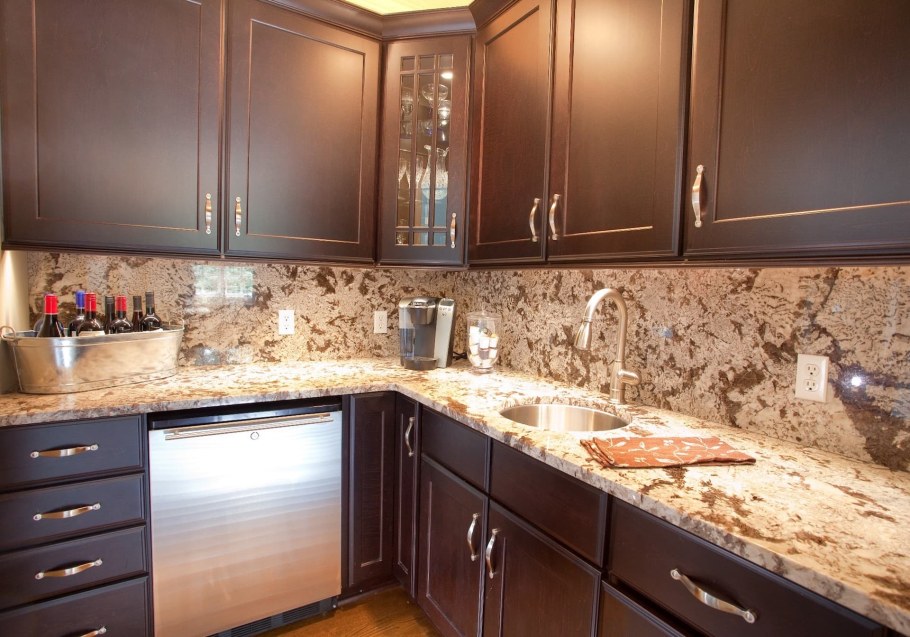 Фартук для кухни коричневого цвета