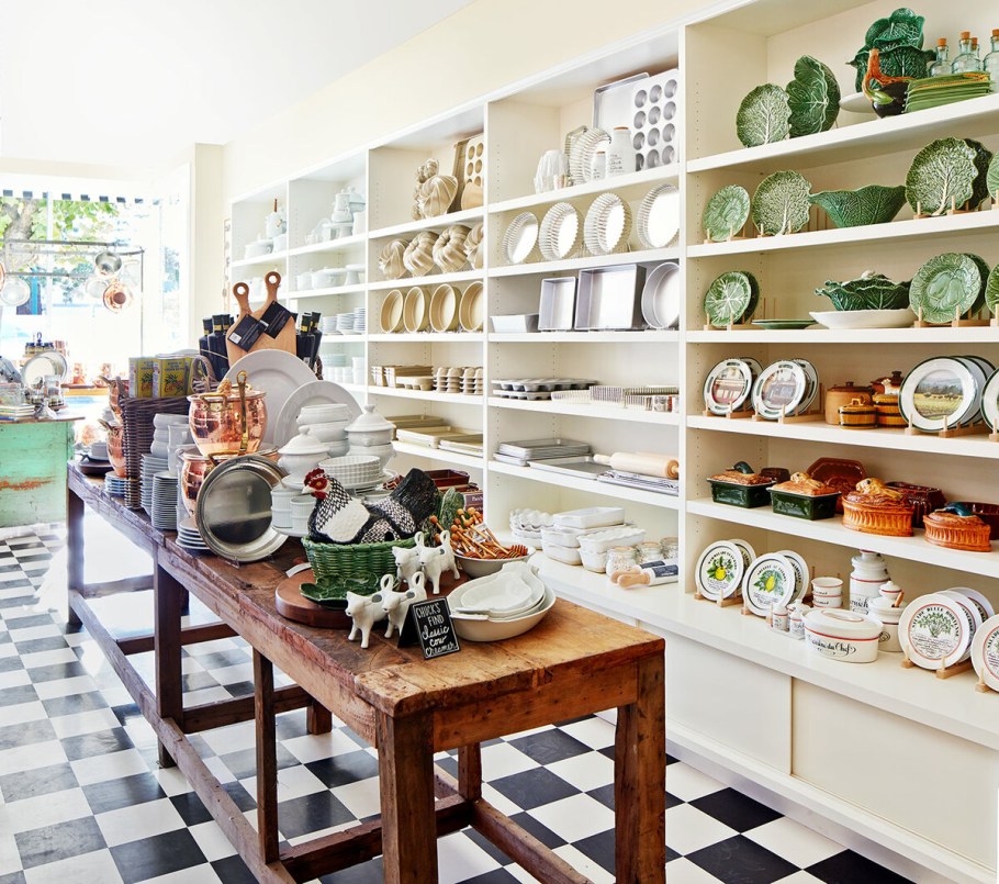 Красивая выкладка посуды