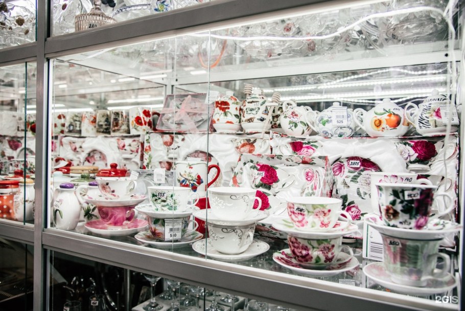 Витрина магазина посуды