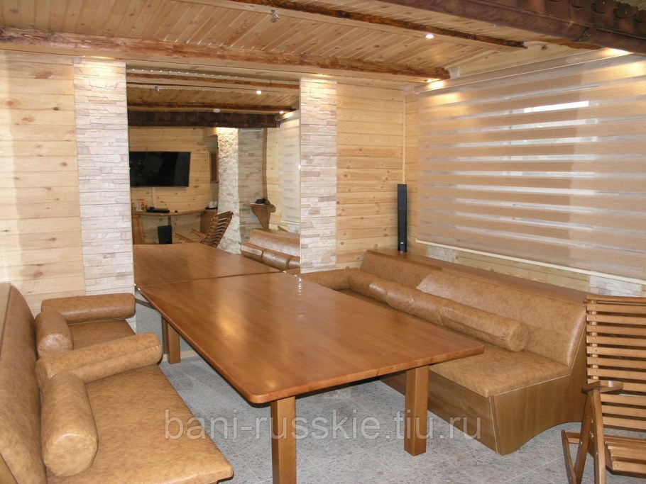 Кожаный диван в баню