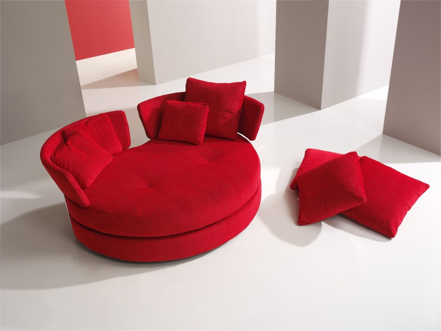 Диван необычной формы
