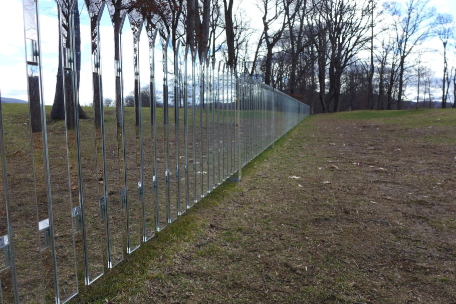 Зеркальный забор