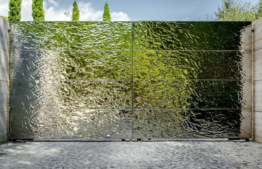 Зеркальный забор