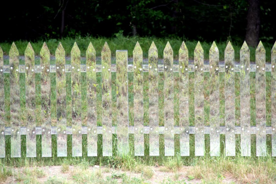 Стеклянный забор для дачи