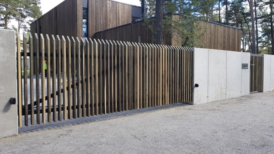 Деревянный забор