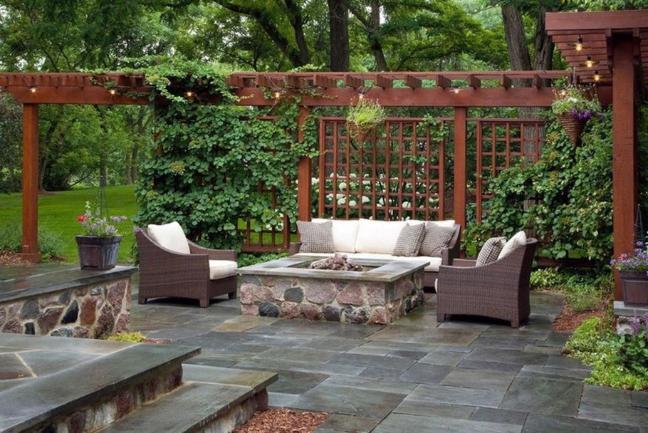 Пергола патио в саду