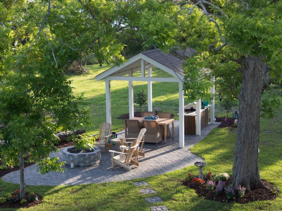 Беседка с площадкой