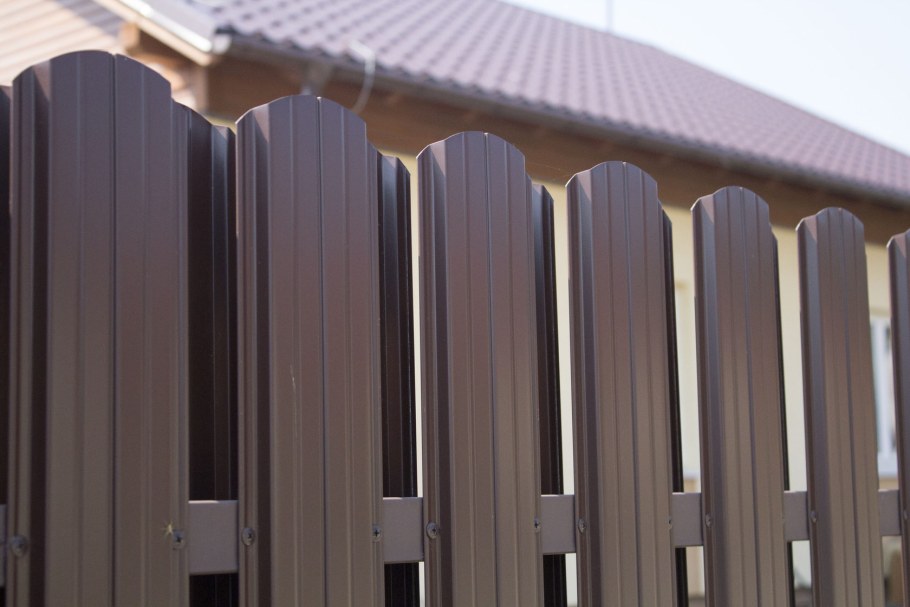 Штакетник м-образный а 0,4 pe-Double RAL 8017 шоколад