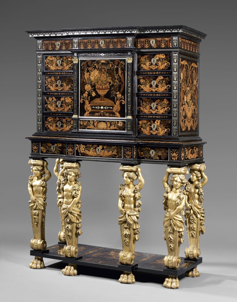 Письменный стол в викторианском стиле