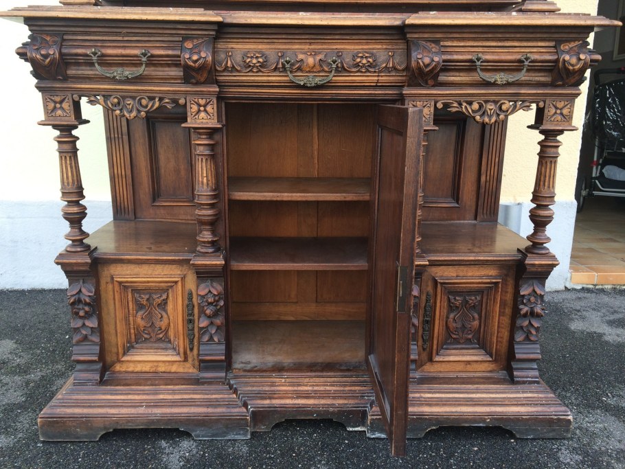 Старинный сервант