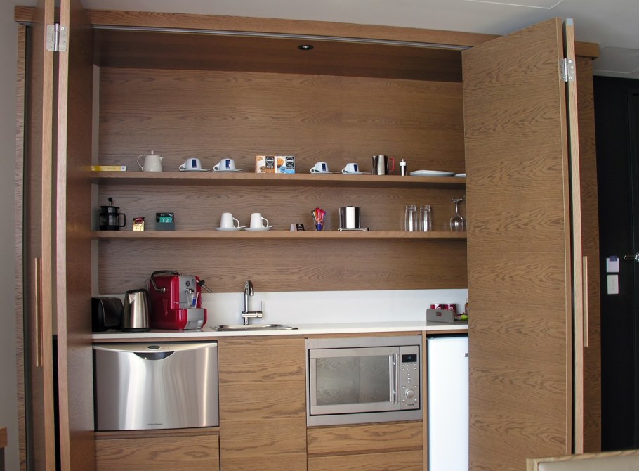 Кухонный гарнитур с раздвижными фасадами