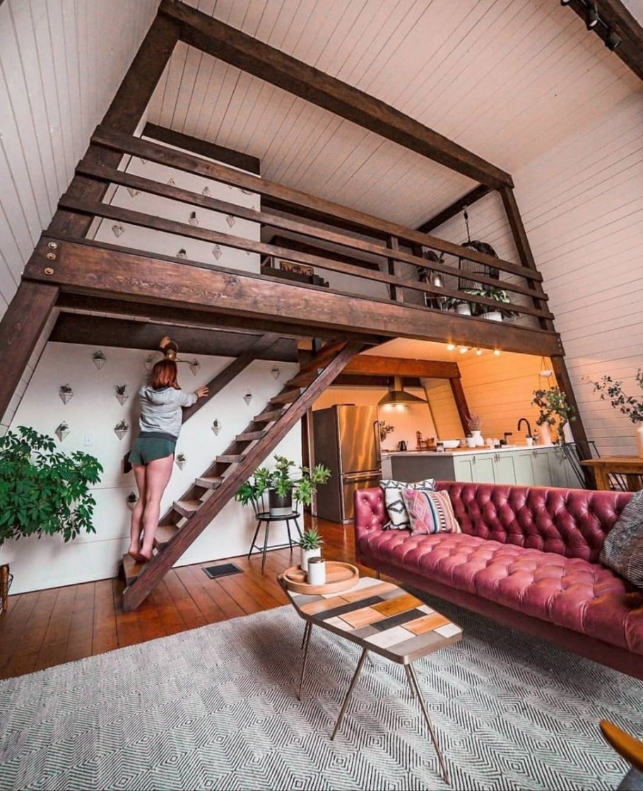 Двухэтажный дачный домик