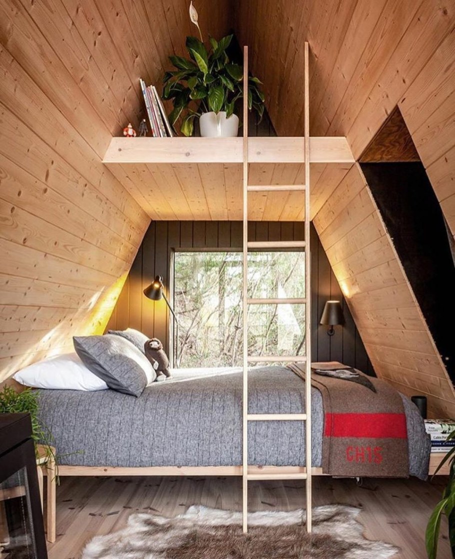 Треугольный домик для дачи