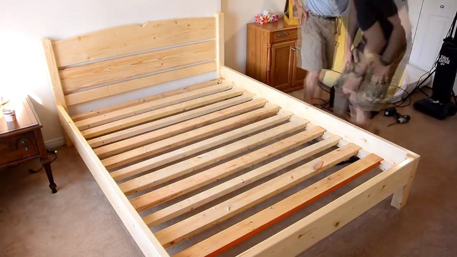 Самодельная двуспальная кровать