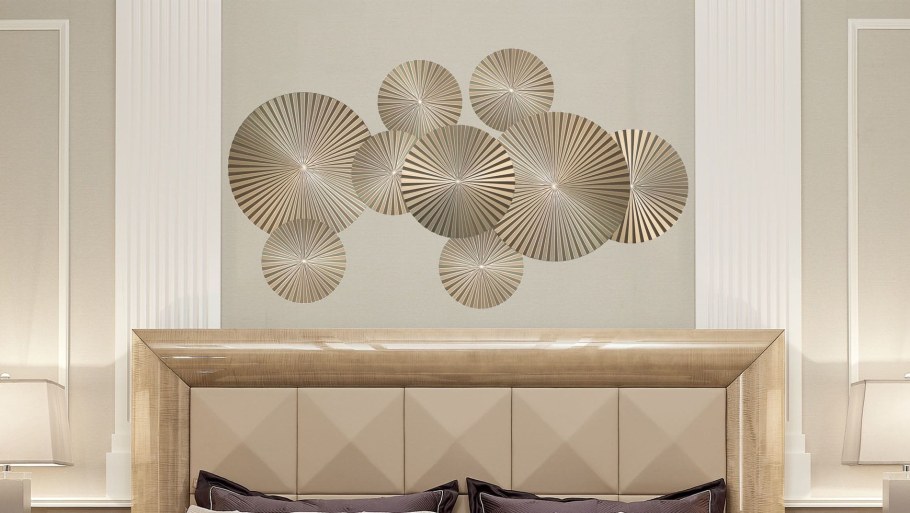 Декоративное перо на стену