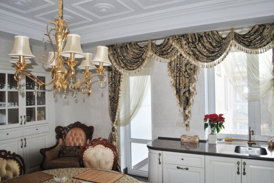 Красивые шторы на кухню классика