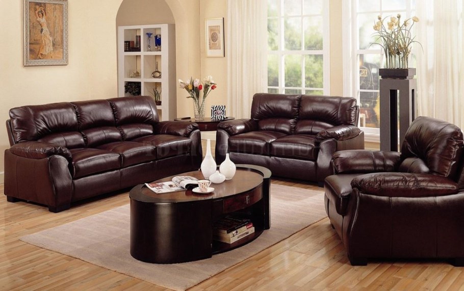 Темно коричневый диван