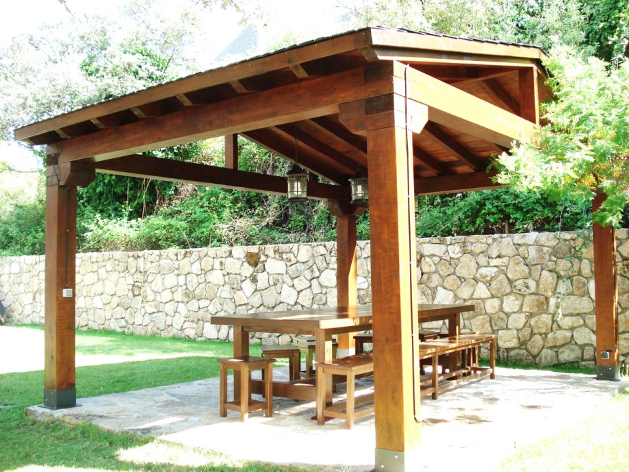 Деревянный навес