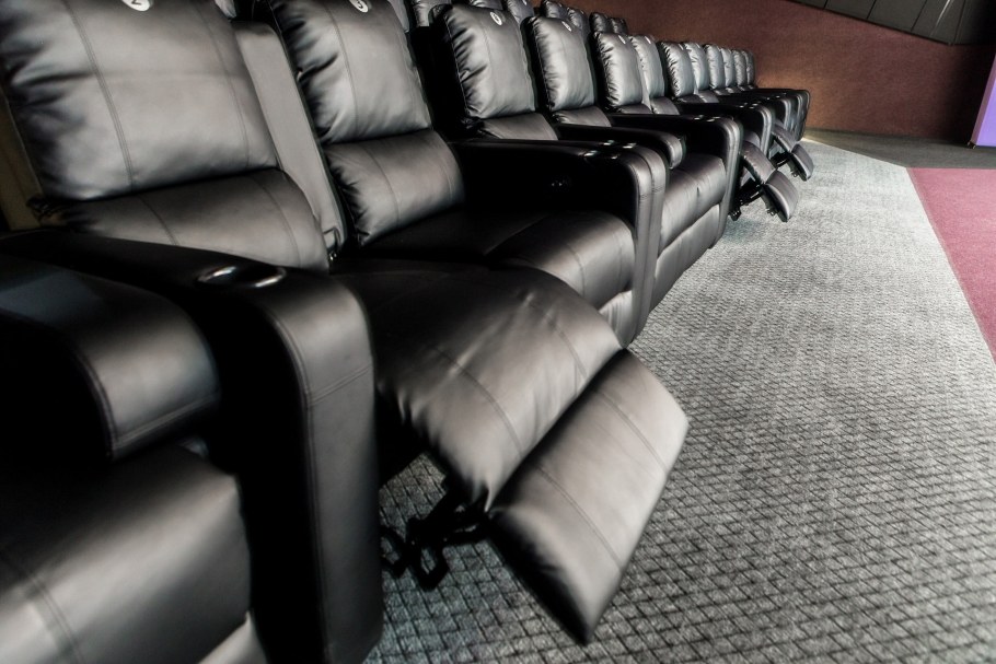 Кинотеатр Отрада мягкие диваны