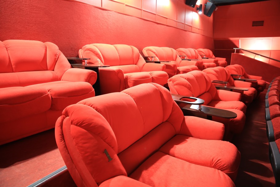 Вип зал СБС кинотеатр