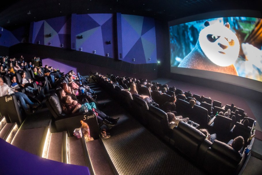 Кинотеатр с диванами