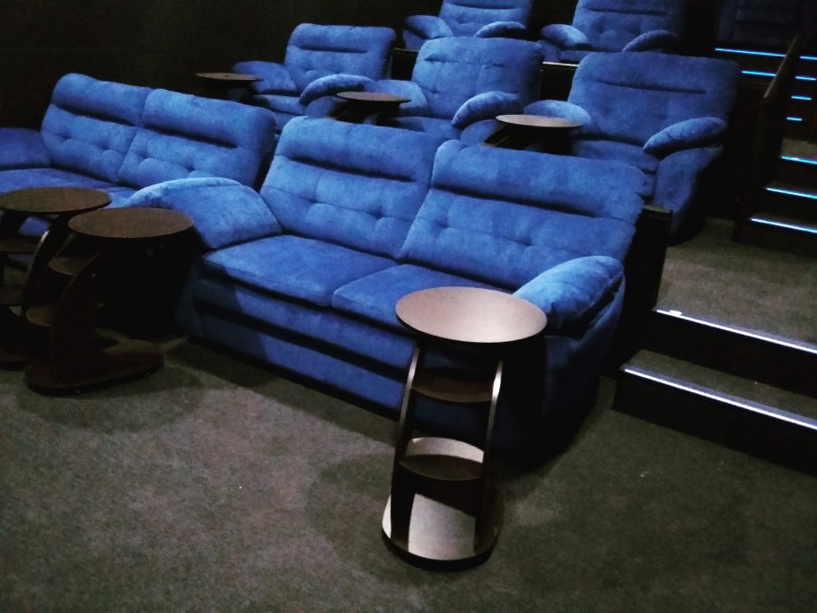 Кинотеатр с пуфиками