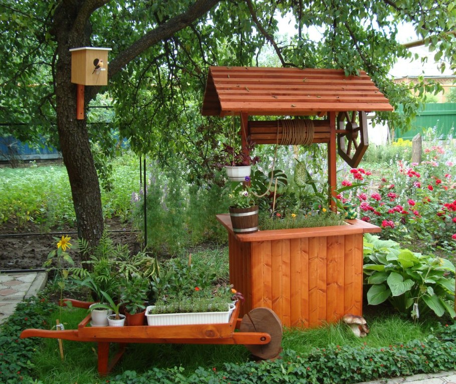 Колодец декоративный для сада