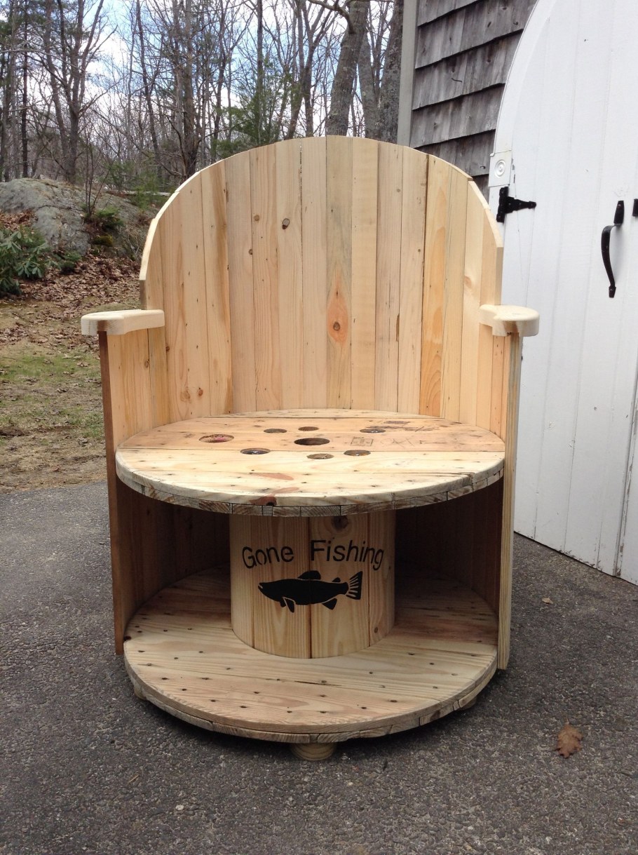 Кресло из катушки для кабеля