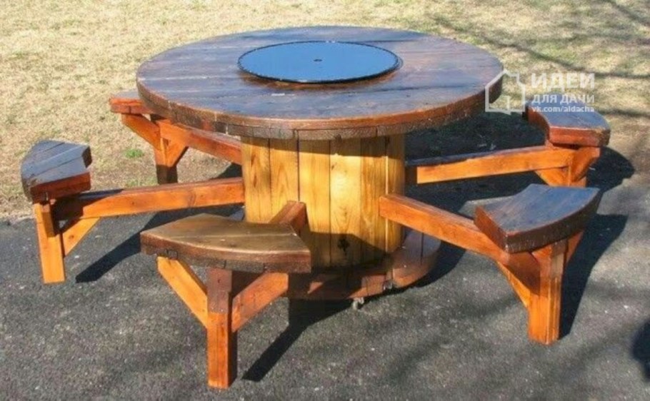Стол и лавки из катушки для кабеля