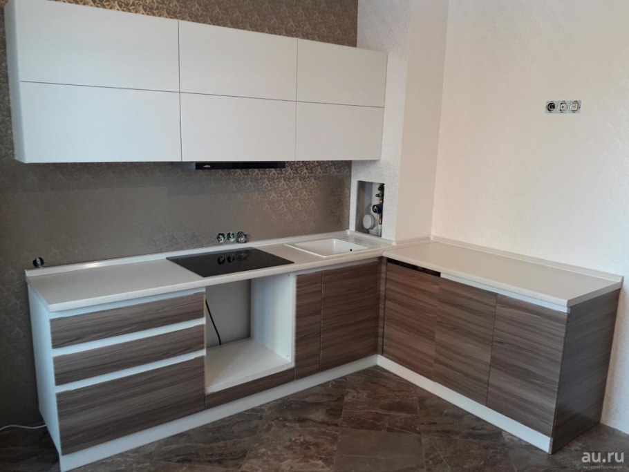 Кухня низ дерево верх белый глянец