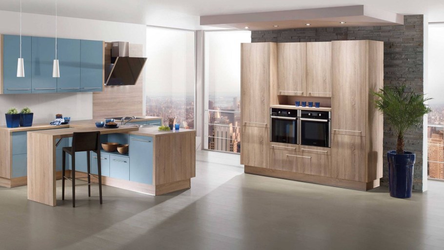 Деревянная стенка в гостиную