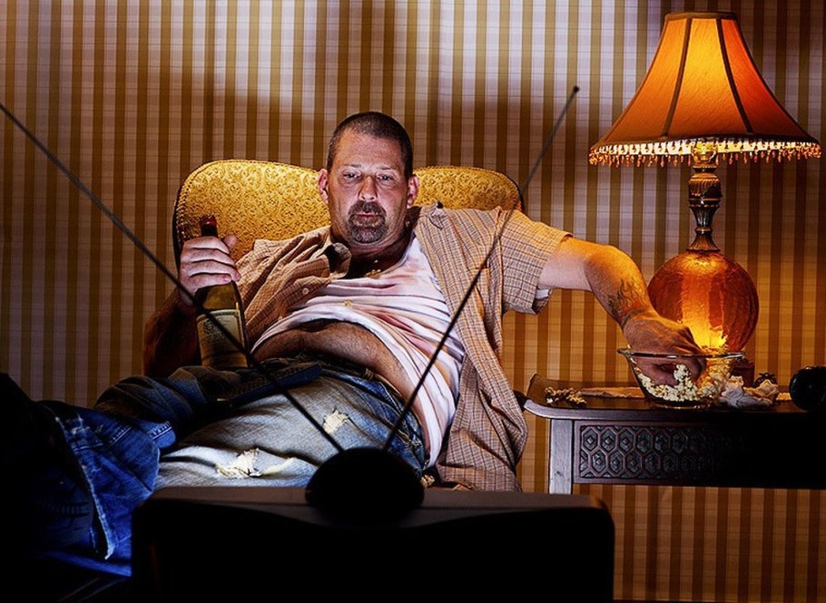 Мужик перед телевизором