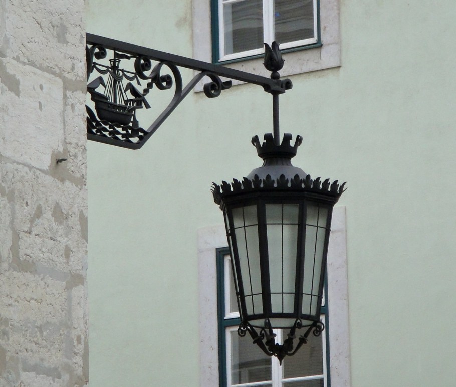 Древние фонари