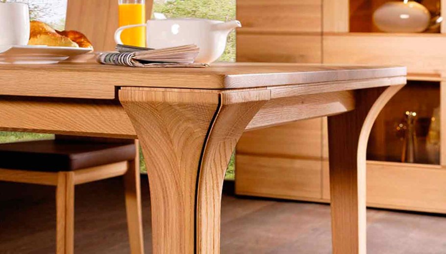 Деревянный стол на кухню