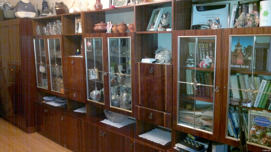 Стенка Старая Советская